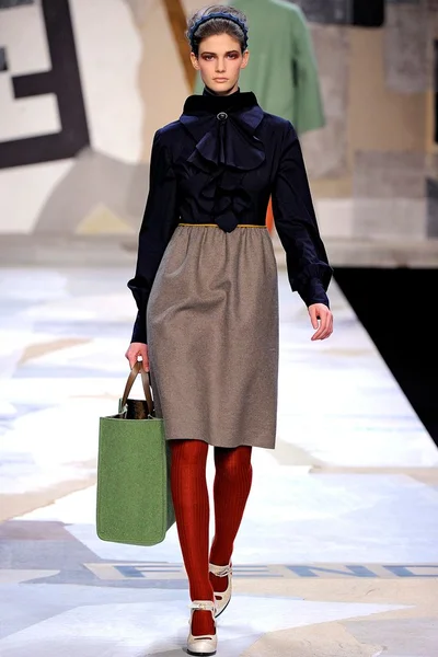 Look 30